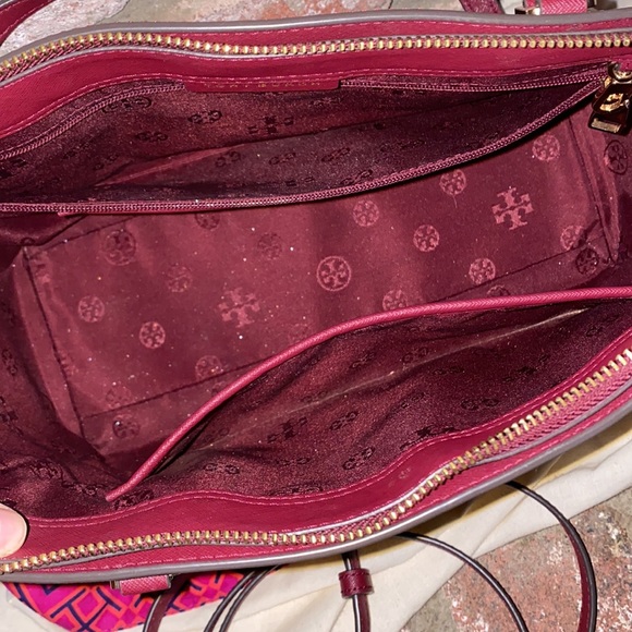 Tory Burch Emerson Tote Burgundy w/Dustbag - Picture 7 of 8